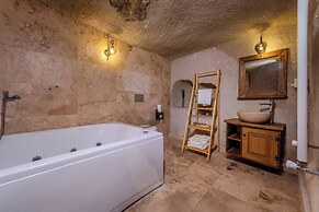 Arkelas Cave House