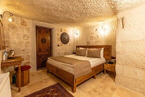Arkelas Cave House