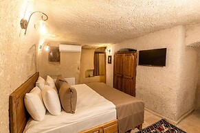 Arkelas Cave House