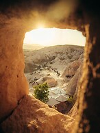 Arkelas Cave House