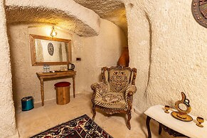 Arkelas Cave House