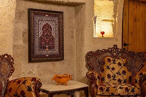 Arkelas Cave House
