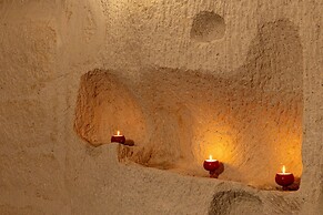Arkelas Cave House