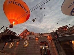 Arkelas Cave House