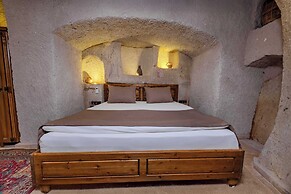 Arkelas Cave House