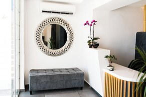 Margarita Hotel & Suites