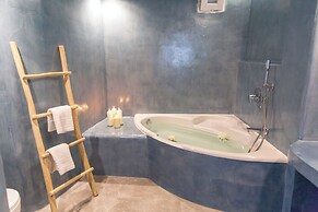 Margarita Hotel & Suites