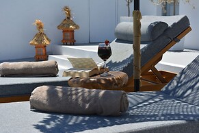 Margarita Hotel & Suites