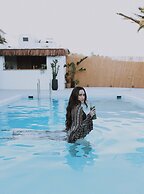 Margarita Hotel & Suites