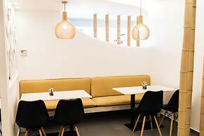 Margarita Hotel & Suites