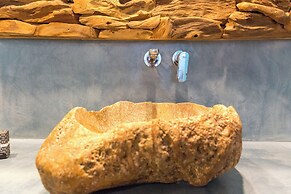 Margarita Hotel & Suites