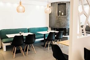 Margarita Hotel & Suites