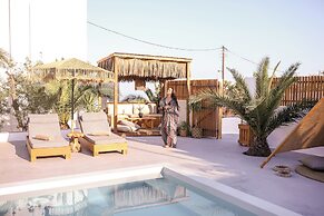 Margarita Hotel & Suites