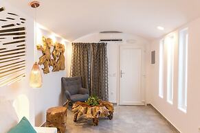 Margarita Hotel & Suites