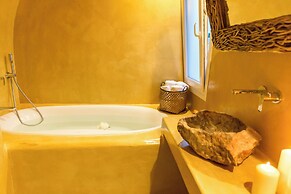 Margarita Hotel & Suites