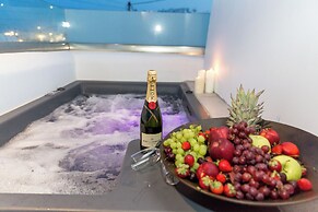 Margarita Hotel & Suites