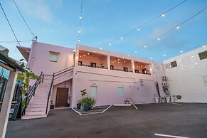 Room 3: Vibrant Walkable Hub in Santurce