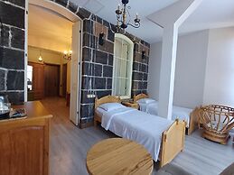 Old Avenue Hotel