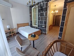 Old Avenue Hotel