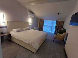 Old Avenue Hotel