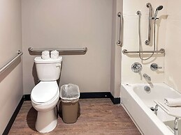 Studio 6 Richmond, VA - Airport