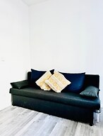 Affordable 4BR Apt Walk to FAC Platz