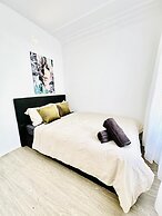 Affordable 4BR Apt Walk to FAC Platz