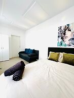 Affordable 4BR Apt Walk to FAC Platz
