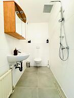 Affordable 4BR Apt Walk to FAC Platz