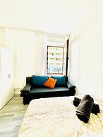 Affordable 4BR Apt Walk to FAC Platz