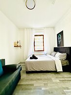 Affordable 4BR Apt Walk to FAC Platz