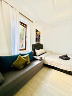 Affordable 4BR Apt Walk to FAC Platz