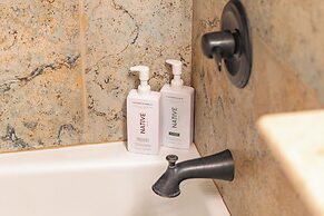 Hilton Pool Pass Lux Retreat 3BR