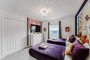 Dream 5Bd Storeylake Close to Disney