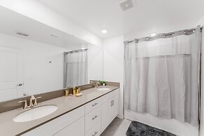 Dream 5Bd Storeylake Close to Disney