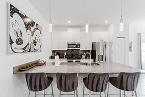 Dream 5Bd Storeylake Close to Disney