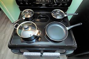 Spacious 3BR DTWN Condo with Pool