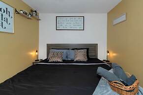 Spacious 3BR DTWN Condo with Pool