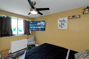 Spacious 3BR DTWN Condo with Pool