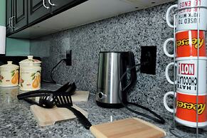 Spacious 3BR DTWN Condo with Pool