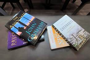 Spacious 3BR DTWN Condo with Pool