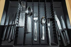 Spacious 3BR DTWN Condo with Pool