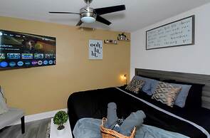 Spacious 3BR DTWN Condo with Pool