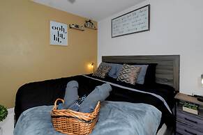 Spacious 3BR DTWN Condo with Pool