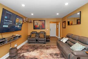 Spacious 3BR DTWN Condo with Pool