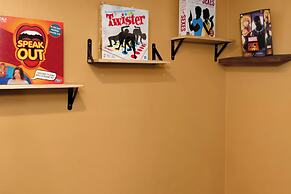 Spacious 3BR DTWN Condo with Pool