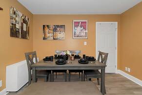 Spacious 3BR DTWN Condo with Pool