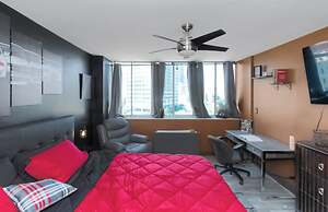 Spacious 3BR DTWN Condo with Pool