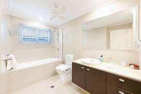 Zen Saltwater Retreat Balcony Pool Seaview