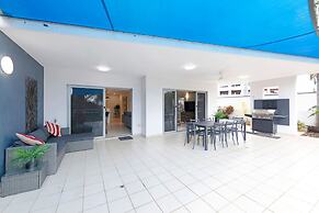 Zen Saltwater Retreat Balcony Pool Seaview